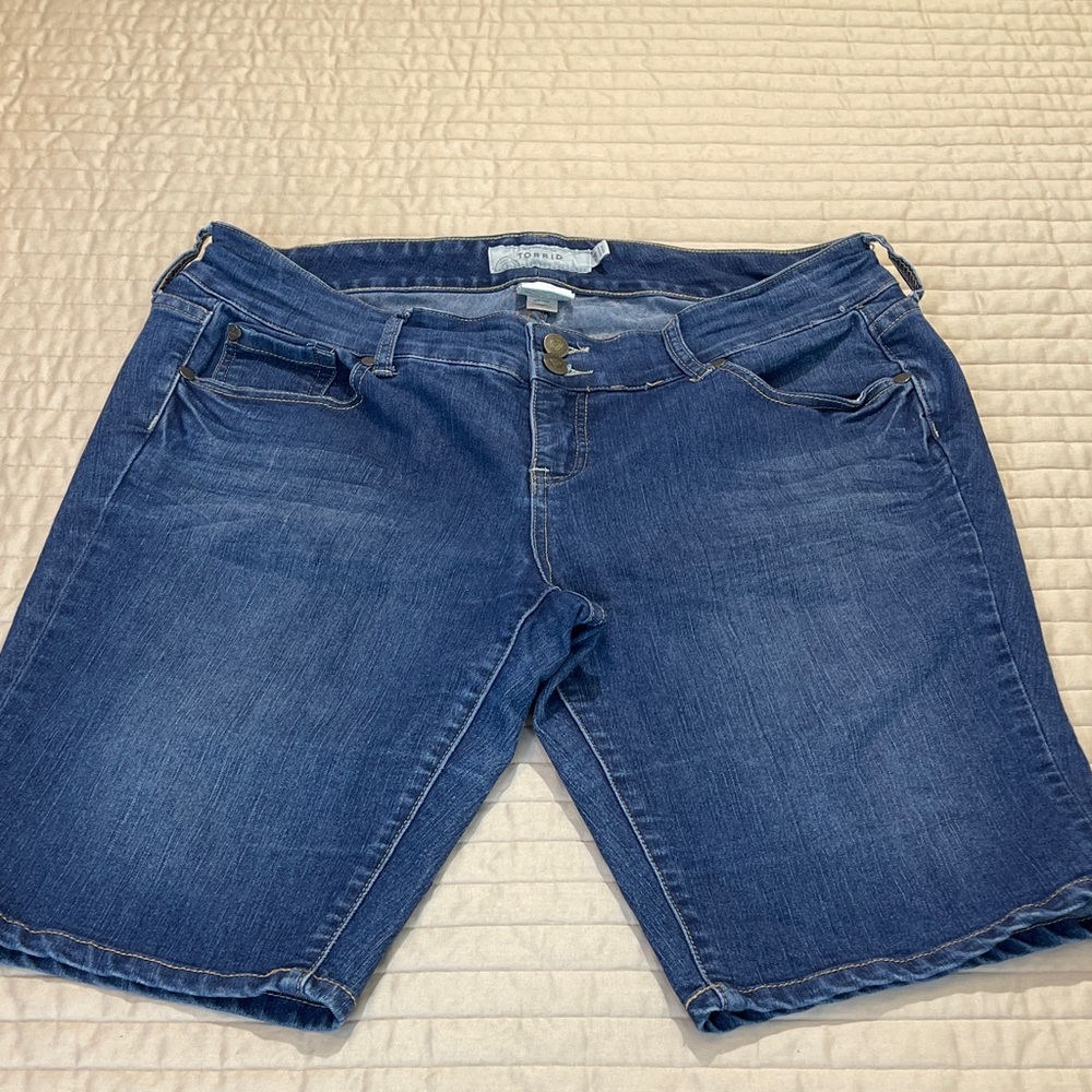 Torrid Dark Blue Denim Shorts WOMENS SIZE 14 SMALL STRETCH SEE PHOTO